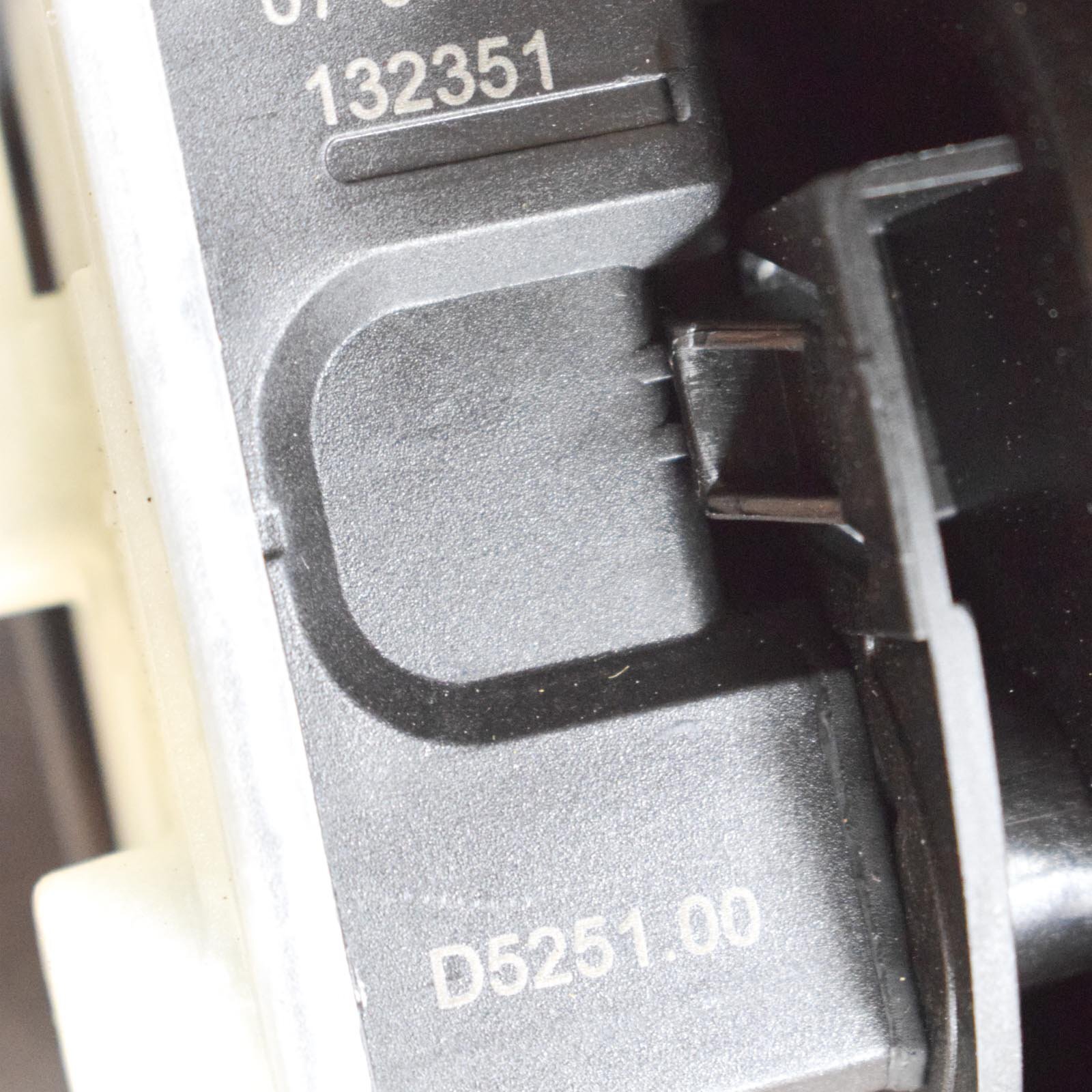 VOLVO XC40 B4 Fuel Tank Flap 32296804 32262810 2.0 Petrol Hybrid 145kw