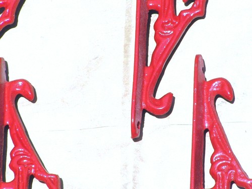 SECHS kleine gusseiserne Wandregalhalterungen, teeny winzige Klammern, ROT - Bild 7 von 12