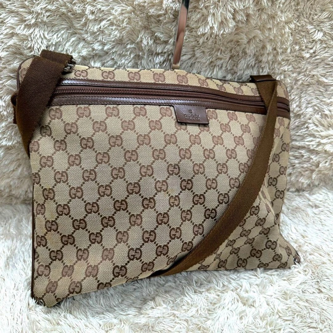 Sac bandoulière GUCCI GG Supreme toile cuir marron authentique occasion