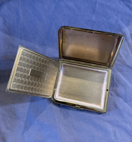 VINTAGE ELGIN AMERICAN GOLDTONE FLORAL DESIGN COMPACT - Picture 7 of 12