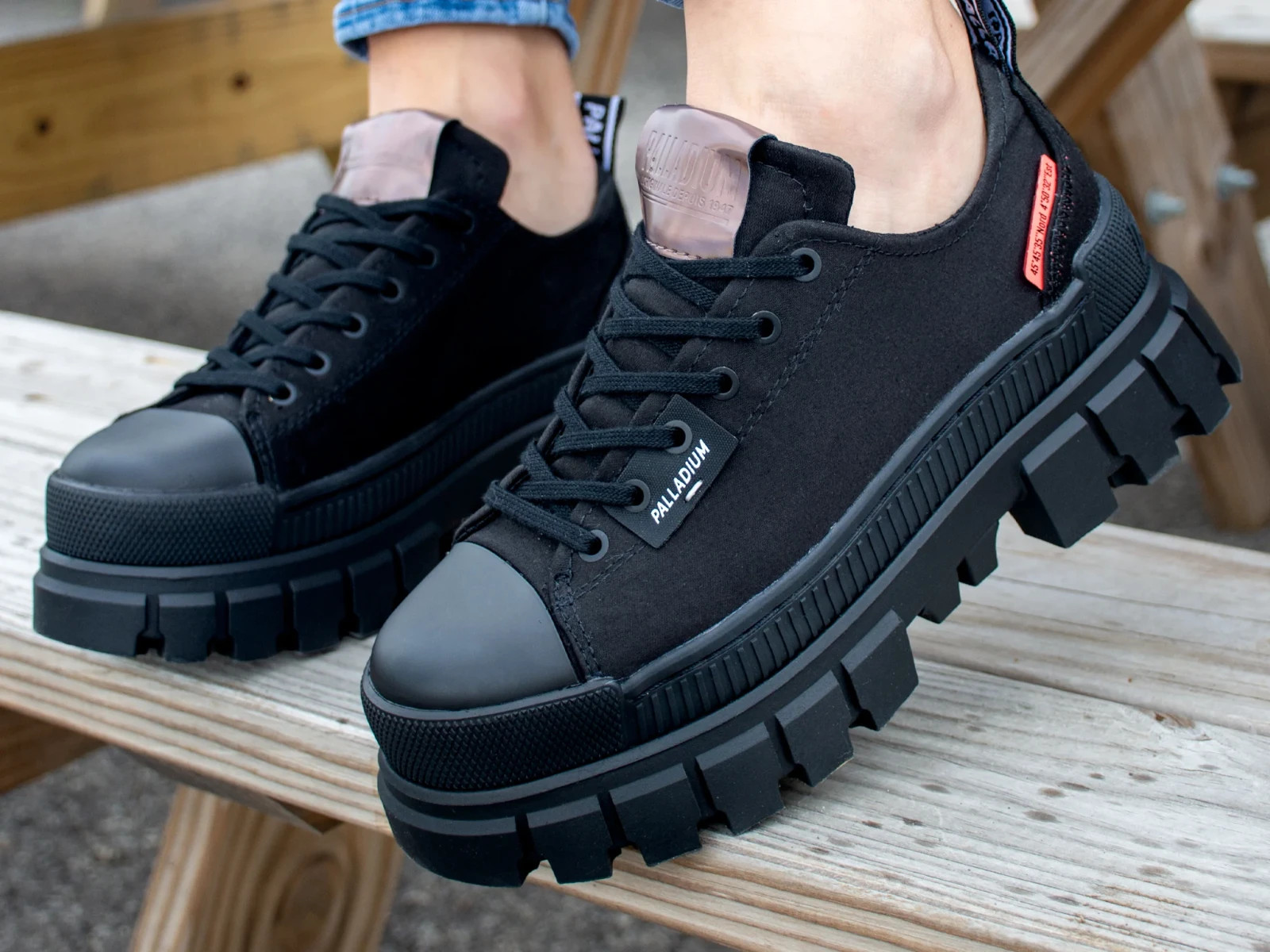 SAOLA Sneakers Palladium Revolt Lo TX nere platform donna 8 5 suola a strappo grossa nuove con scatola