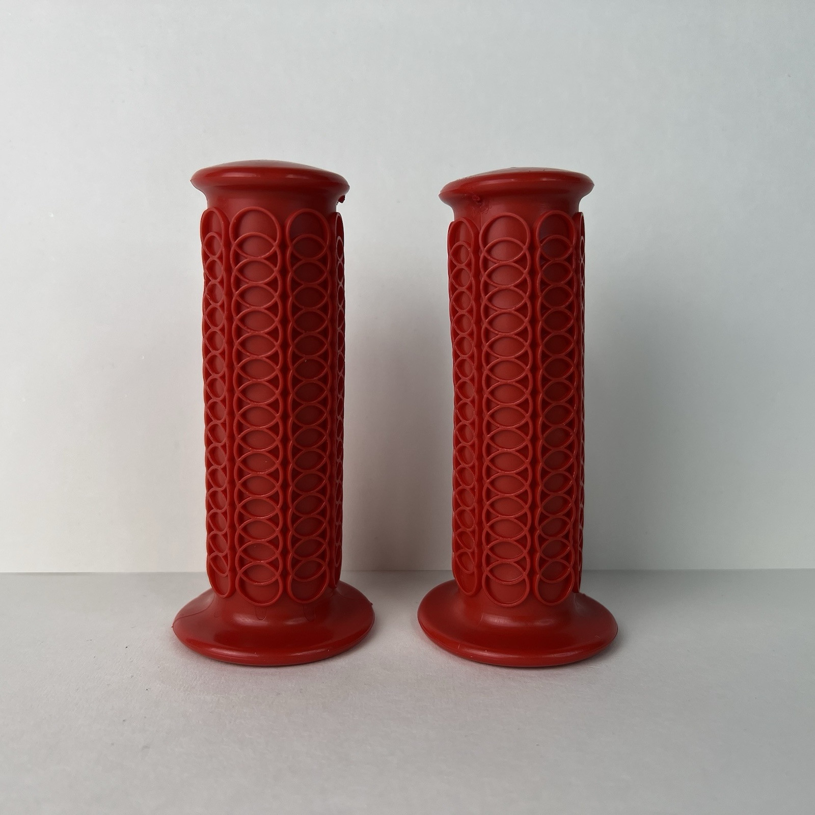 OLD SCHOOL BMX GRIPS WINNERS CIRCLE RED 4-1/4