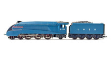 HORNBY 00 GAUGE - R3280 - LNER 4-6-2 CLASS A4 LOCOMOTIVE 4496 GOLDEN SHUTTLE