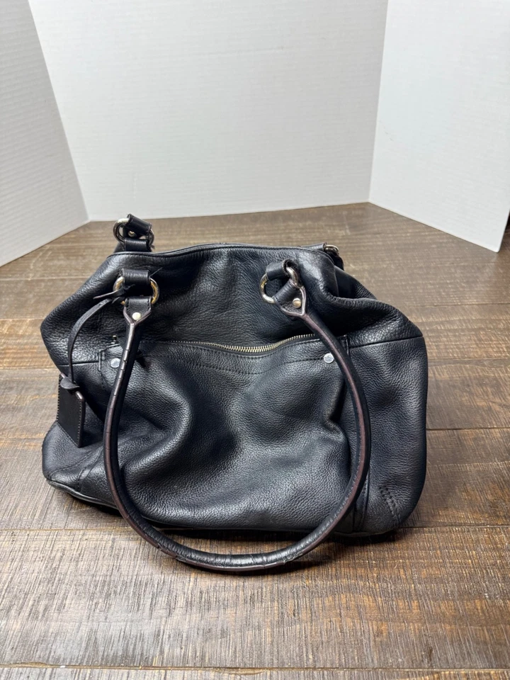 Bolsa de ombro Tignanello preta couro pebbled bolsa tote forro com estampa de corrente - Imagem 3 de 4