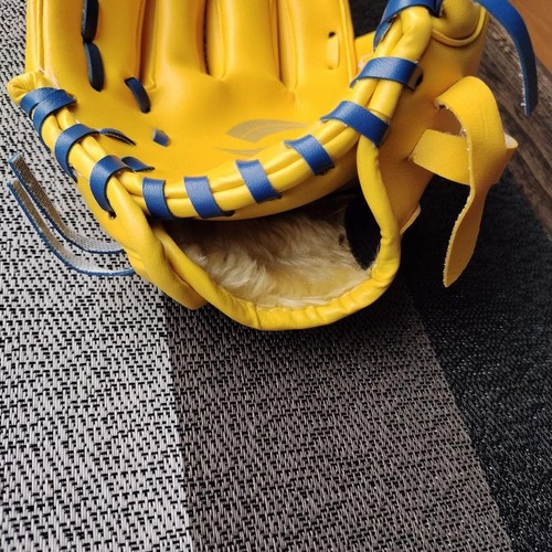 Baseball glove, bright yellow with blue laces from Japan - Picture 7 of 15