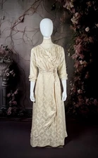 1900s Edwardian Silk Rose Brocade & Bobbin Lace Tea Gown size 2/4