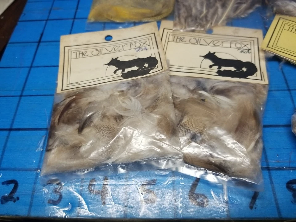 复古 Fly Tying 批量 8 包各种羽毛,银色狐狸品牌 - 艺术工艺 — 第 3/4 张图片