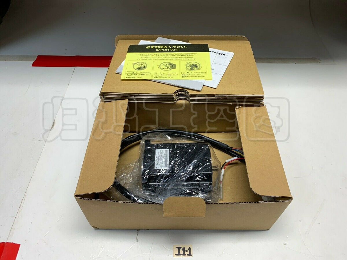 1PC new Yaskawa AC servo motor SGMPH-02A1A-YR31 3000r/min 1PC new Yaskawa AC servo motor SGMPH-02A1A-YR31 3000r/min