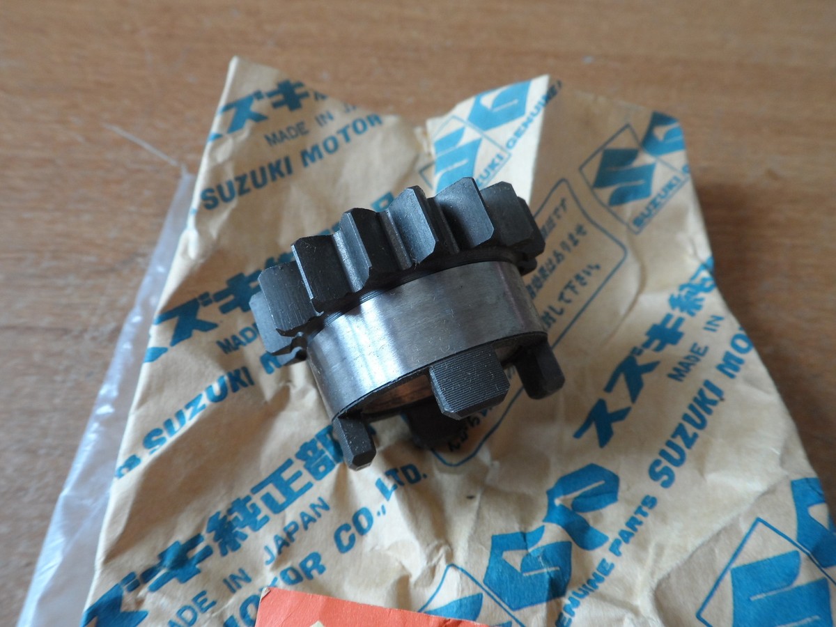 ruki mama NOS OEM Suzuki Kick Starter Drive Gear 1970-1977 TS90 MT50