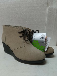 crocs women's leigh suede wedge shootie boot