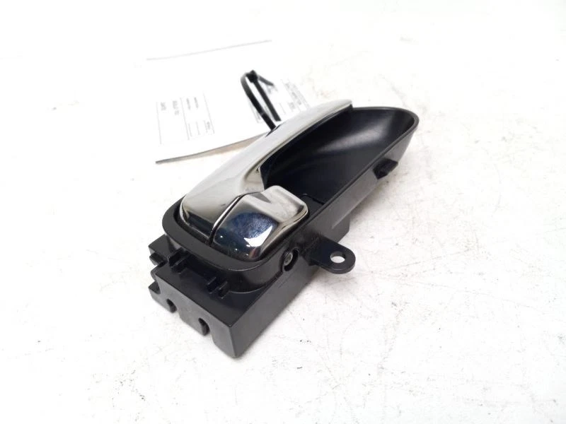 Manija de puerta interior delantera derecha Nissan Rogue 2011-2014 OEM 47447  Foto 4 de 4