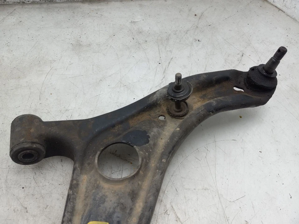 00 01 02 03 TOYOTA ECHO BRAZO DE CONTROL INFERIOR DERECHO PASAJERO DELANTERO Foto 2 de 4