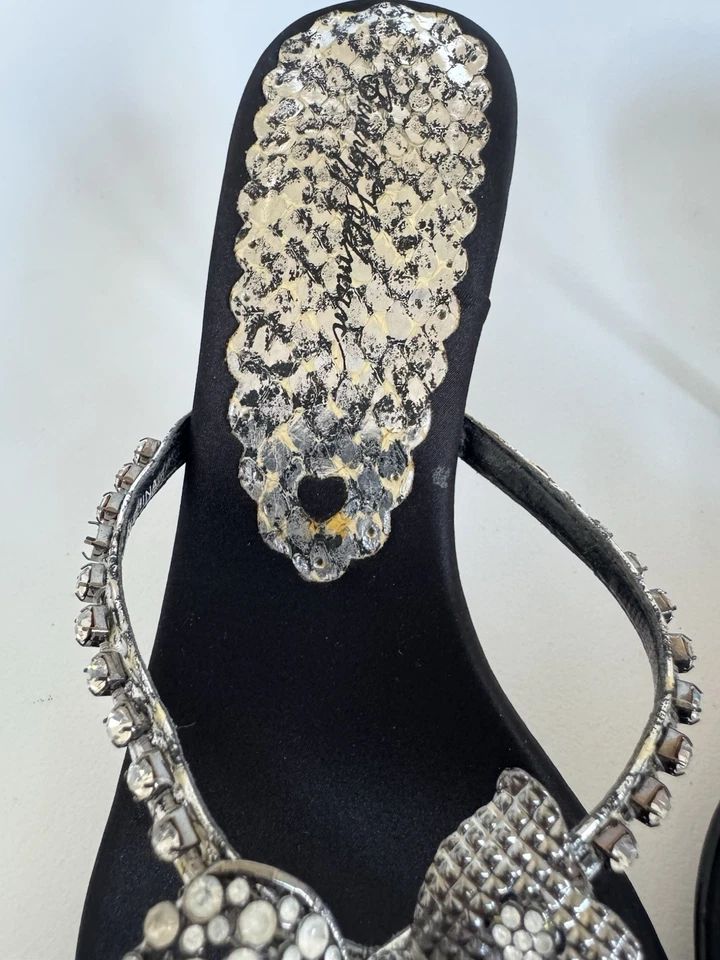 Sandália Salto "Holandesa" Beverly Feldman Strass Prata Preta Cristal 8,5M - Imagem 4 de 4