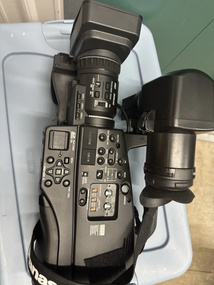 Panasonic AGHMC40P 3Mos Avccam Handheld Camcorder - Black - Image 3 of 4