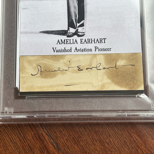 AMELIA EARHART * PSA/DNA * Taglio Firmato * Scomparso Aviation Pioneer - Foto 3 di 10