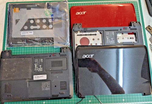 job lot of 32x acer one netbook touchpad palmrest base plastics lid bezel hinges - Afbeelding 2 van 5