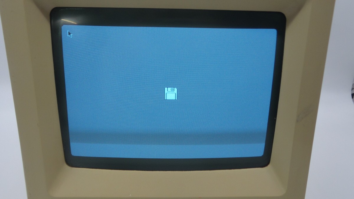 1986 Apple M5011 Macintosh SE Vintage PC - TURN ON! Incredible