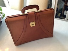 RARE VINTAGE AUTHENTIC 100 GENUINE LEATHER PERFECT STITCHED BRIEFCASE NO RES