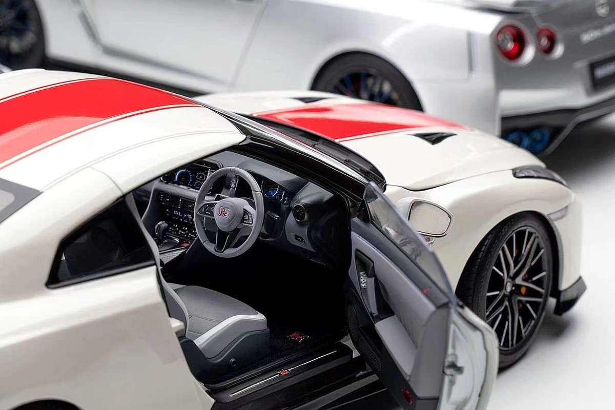 599台限定 1/18 モーターヘリックス 日産GT-R 50thアニバーサリー 599台限定 1/18 モーターヘリックス 日産GT-R 50th