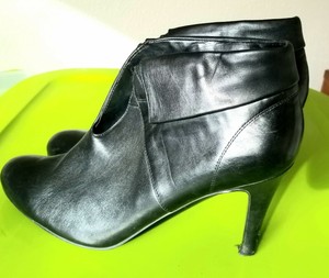 nine west high heel ankle boots