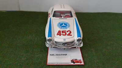 MERCEDES BENZ 300SL coupé 1954 blanc roues tôle au 1/18 BURAGO voiture miniature