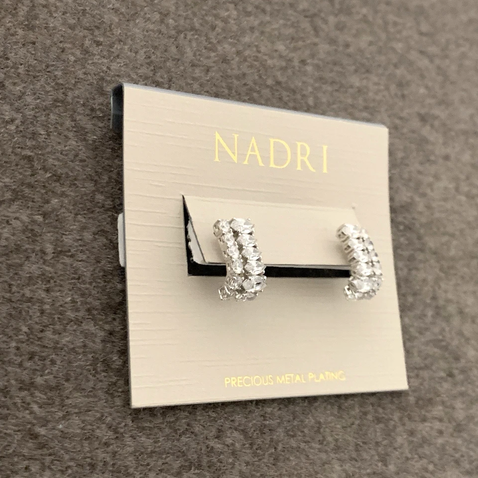 Pendientes de aro Nadri de piedra mixta en J enchapado en rodio de latón circonita cúbica Foto 3 de 4