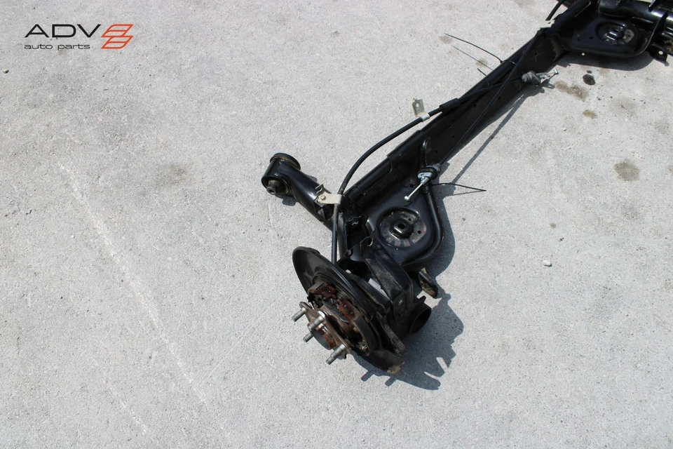 Subchasis trasero Nissan Leaf 2018-2025 tracción delantera subchasis travesaño eje haz OEM Foto 2 de 4