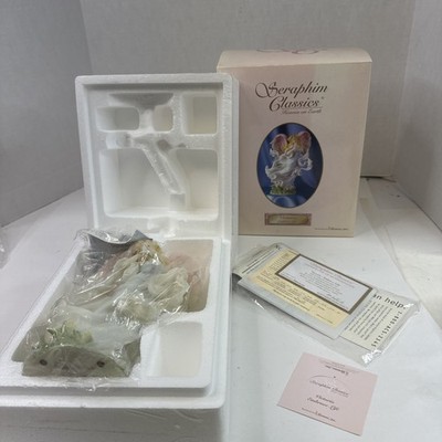 Seraphim Classics Heaven on Earth Angel Victoria ''Embrace Life'' Item #81664