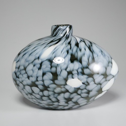 Kosta Boda Ann Wahlstrom Art Glass Nest Egg Vase Black Gray Clouds 8.5"h 10.25"w - Picture 4 of 8