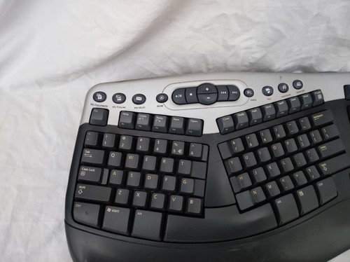 Microsoft Wireless Natural Multimedia Keyboard - Picture 2 of 5