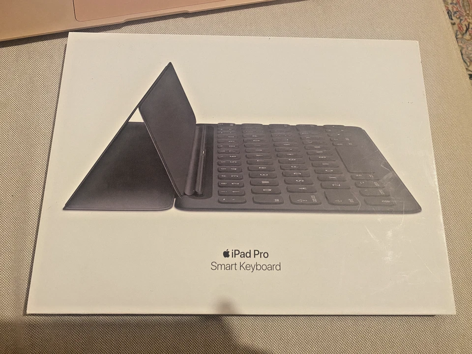Apple iPad Smart Keyboard 10,5“ Tastaturhülle mit OVP DEFEKT für Bastler