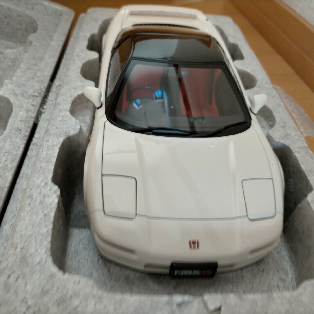 AUTOart 1/18 HONDA NSX TYPE R Championship White 1992 AUTOart 1/18 HONDA NSX TYPE R Championship White 1992
