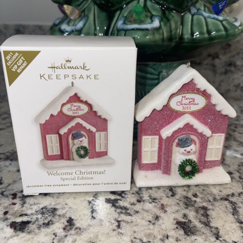 2011 Hallmark Keepsake Ornament Welcome Christmas Special Edition - Picture 1 of 3