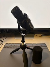Shure MV7 USB / XLR Podcast Dynamic Microphone - Black w/Stand  Cable -GOOD-