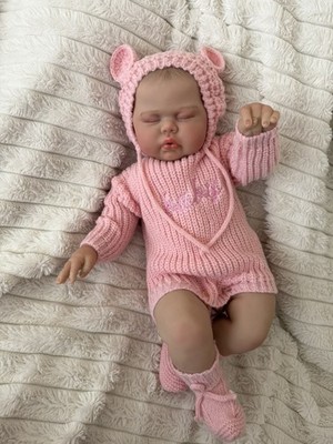Reborn Baby Mädchen Puppe Levi schlafend lebensecht NEU