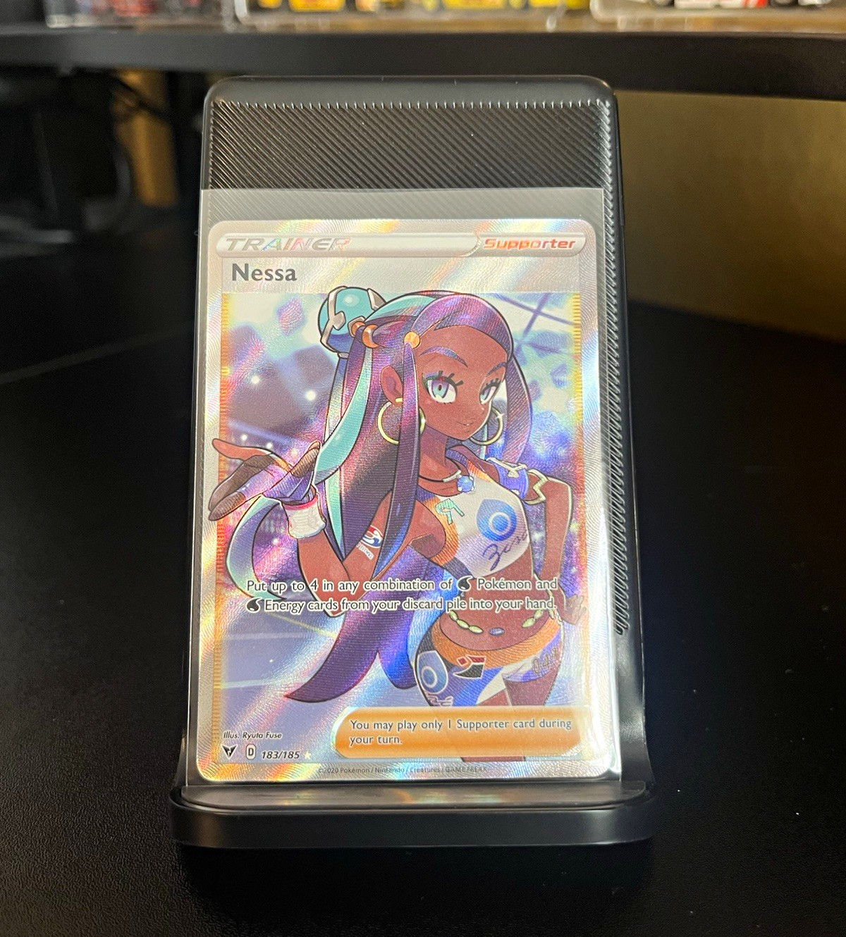The Pokémon Company Nessa 183/185 SWSH04 Secret Rare Full Art Holo EN