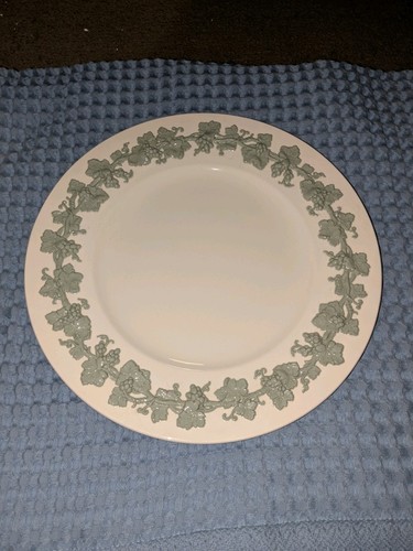 8 assiettes à dessert rose clair