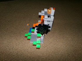 COMPLETE LEGO Minecraft: The Cave Set (21113) with figures and instructions!