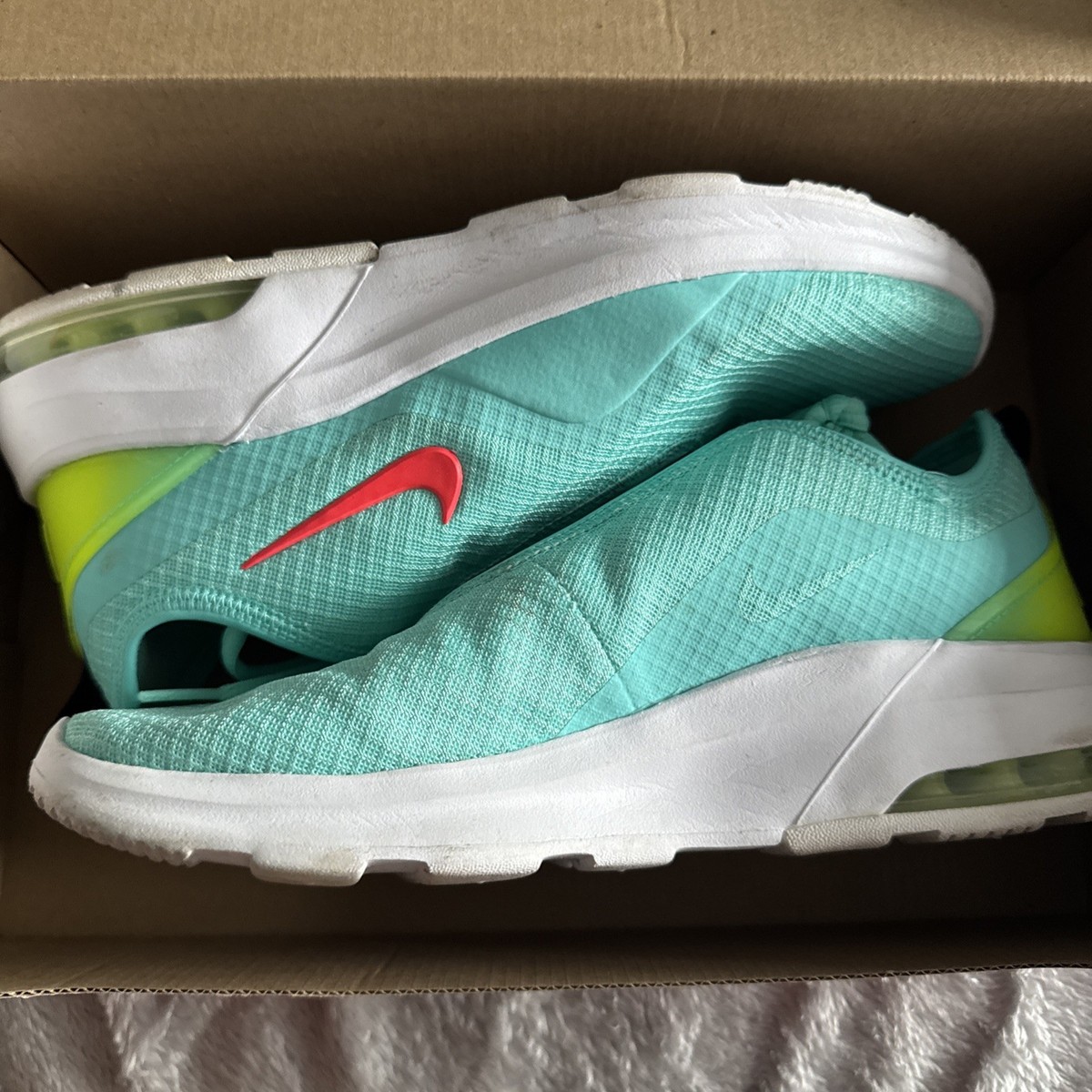 air max motion 2 green