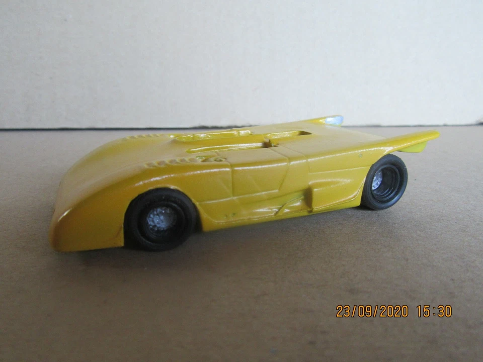 900N Kit WM Montato Bianco Metallo Lola T280 Giallo 1:43 - Immagine 3 di 4