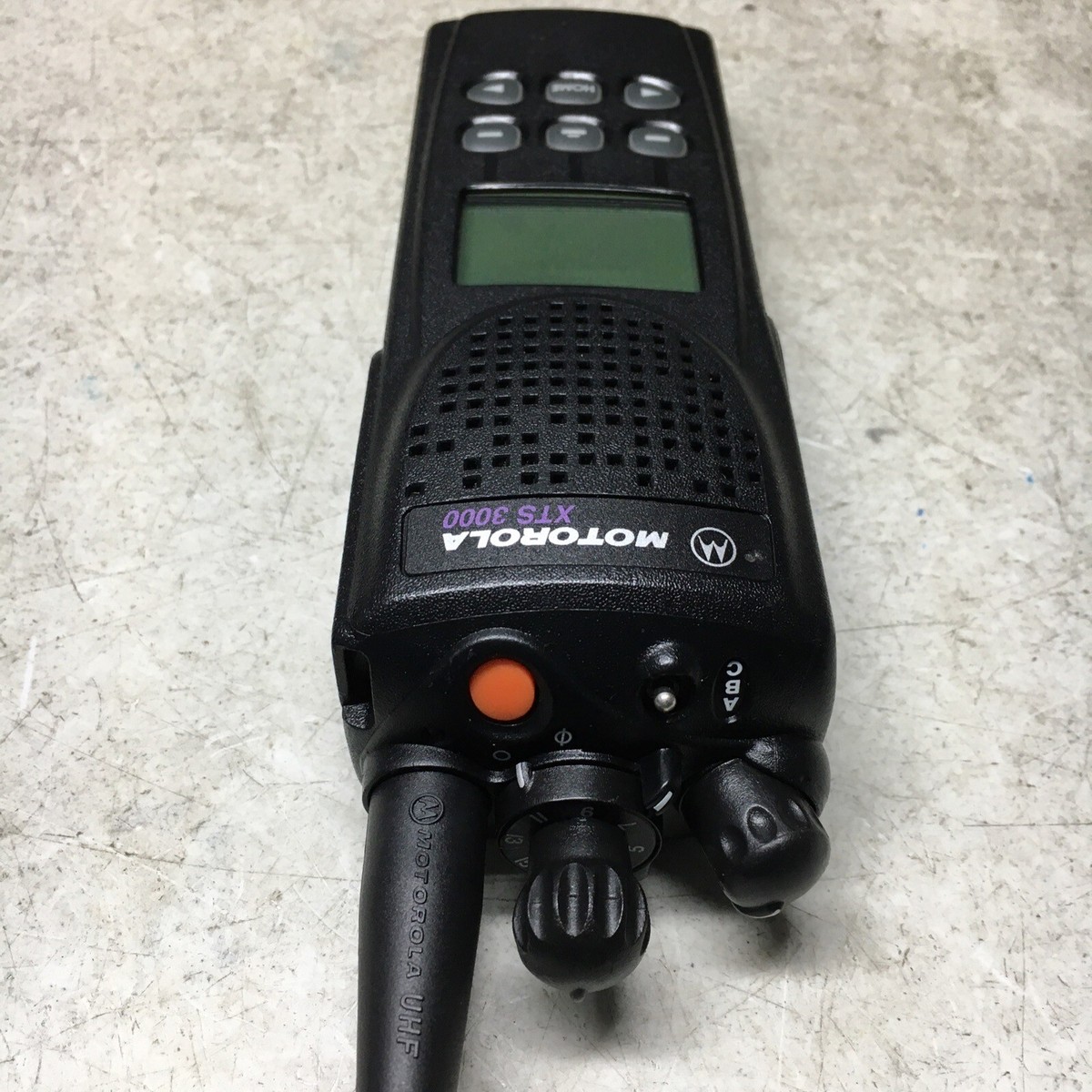 Motorola XTS 3000 ジャンク品 Motorola XTS 3000 800 MHz H09UCH9PW7BN FM Two Way Radio (NO