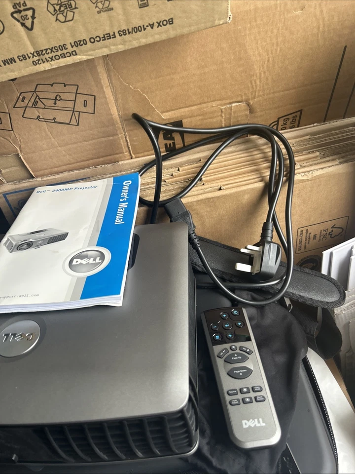 Dell 2400MP Portable DLP Projector With Case - Image 2 of 4