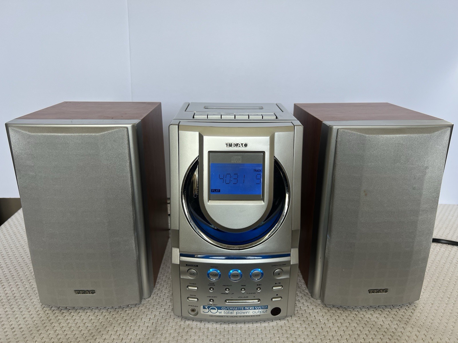 Cassette Am/fm Stereo & Speakers Read