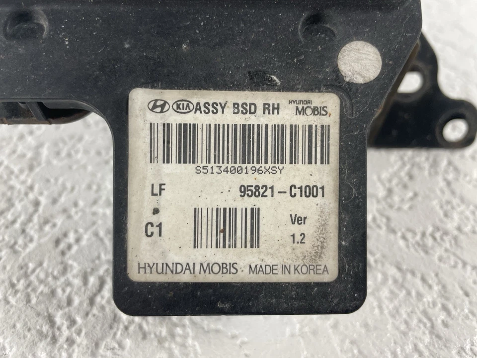 OEM 2015 2016 2017 Hyundai Sonata Blind Spot Radar Sensor RH Right 95821-C1001 - Image 2 of 4