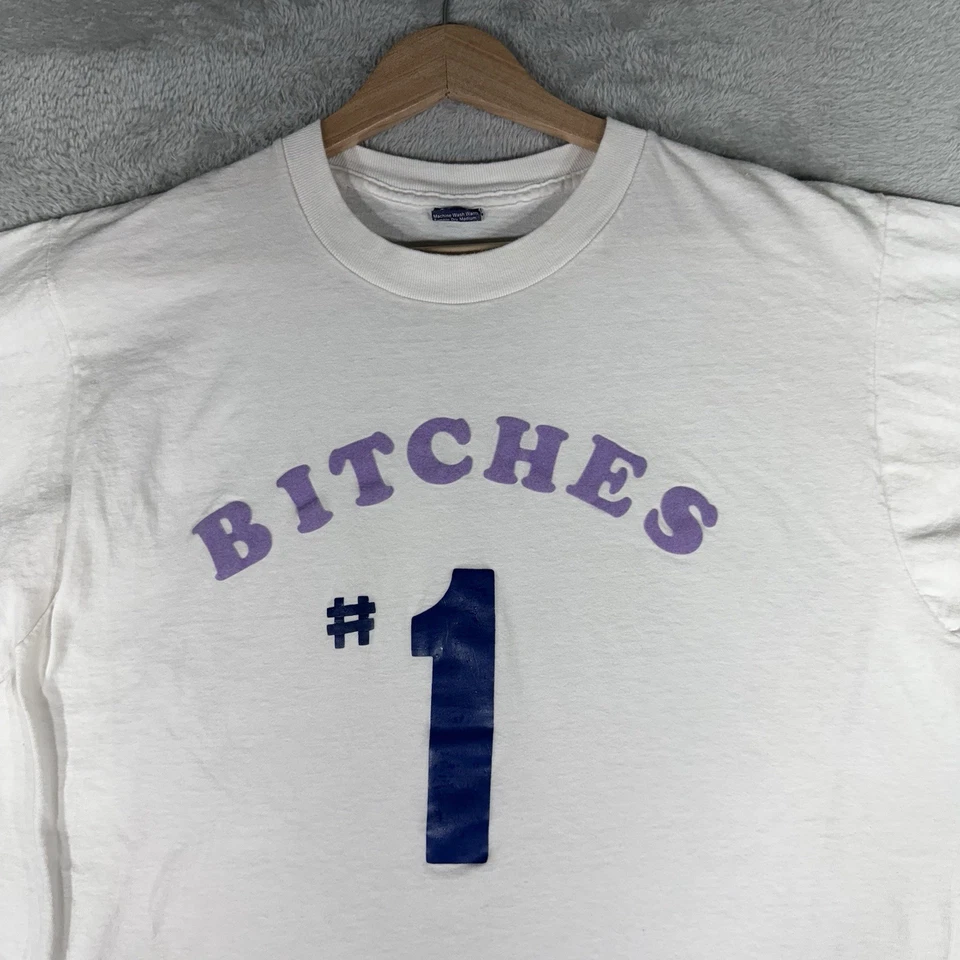 Camisa De Colección Perras #1 Para Hombre XL (SE ADAPTA A L) Blanca Años 80 Divertida Comedia Años 80 Puntada Única Foto 2 de 4