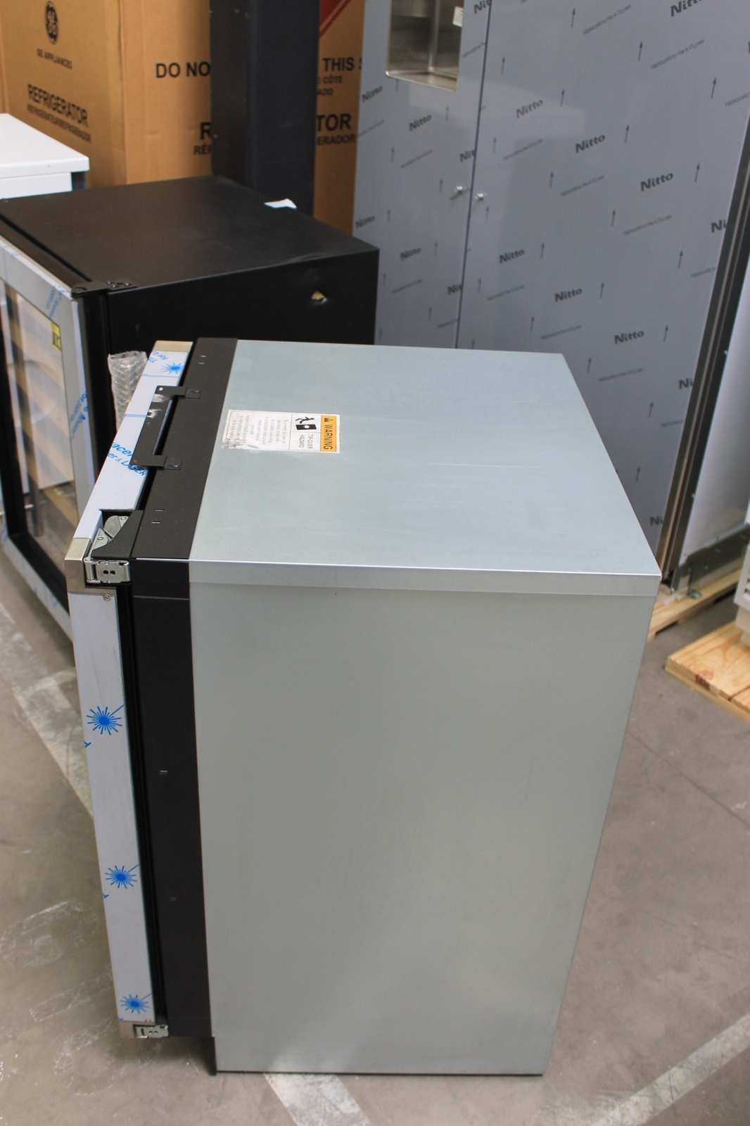 U-Line U2224BEVS00B 24" Stainless Built-In Beverage Center NOB #147623