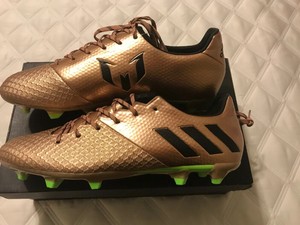 botines marca adidas