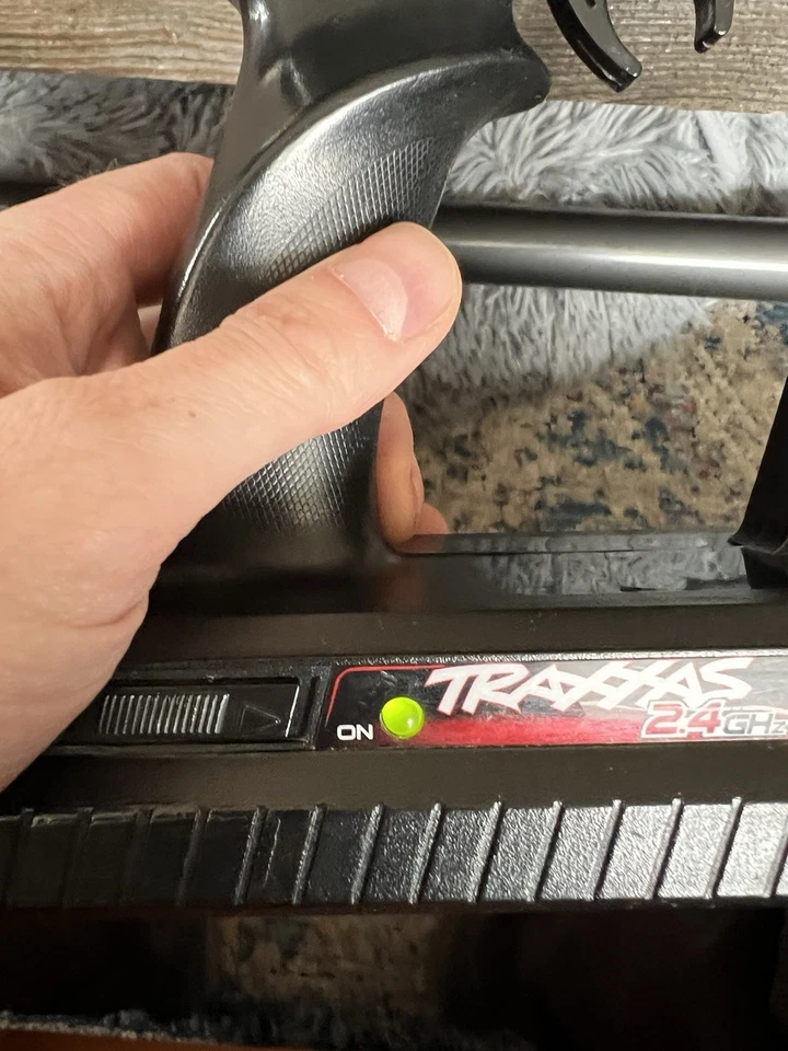 Traxxas TQ 2.4GHz 2 Channel Radio Transmitter 2225 Rc Controller Pistol Working - Image 2 of 4