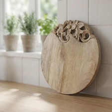 Servierbrett Holz rund natur mit Blumenornament, geschnitzt, hochwertig, ⌀36 cm