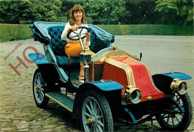 Ansichtskarte; Oldtimer, unbekanntes Modell, Dame am Steuer